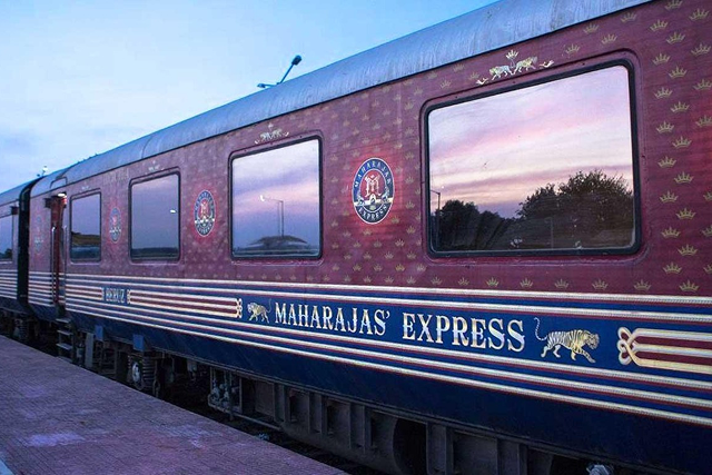 Taj Mahal luxury train tour