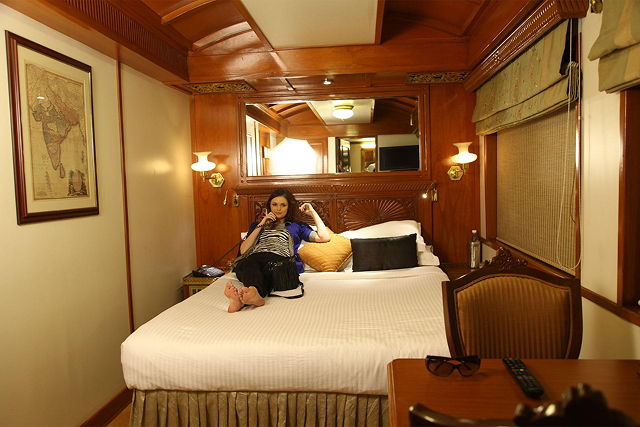 Taj Mahal luxury train tour