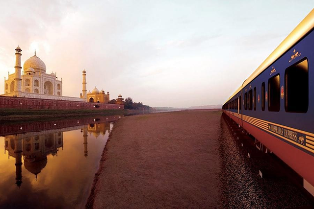 Taj Mahal luxury train tour