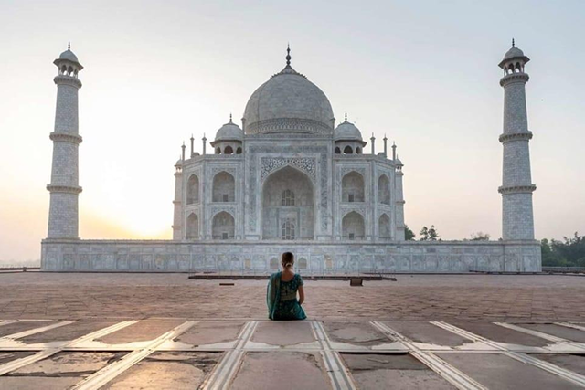 Taj Mahal Luxury Train Journey